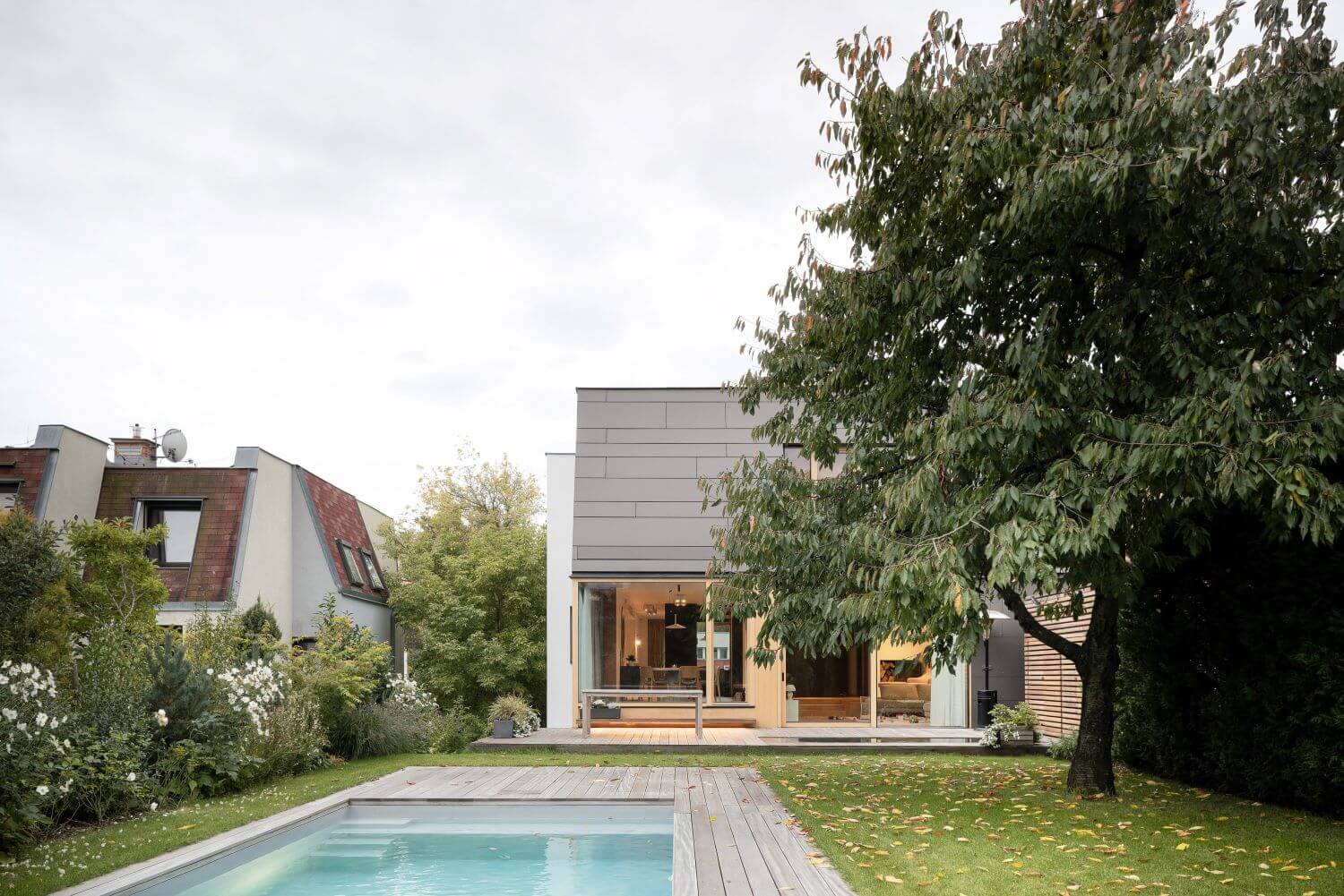 https://domey-bucket.s3.eu-central-1.amazonaws.com/products/868fd6d3-56b2-4578-b8ac-e570ecb7712e-04-cherry_tree_house_prague_czech_republic_soa_architekti.jpg